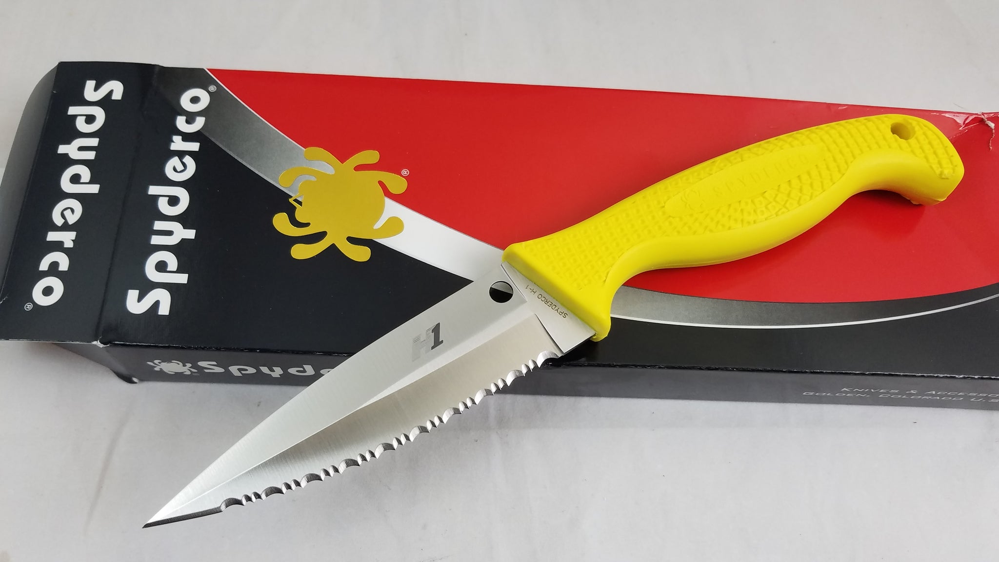 Spyderco Fish Hunter Satin Fixed Serrated Blade Yellow FRN Handle Knif –  Atlantic Knife Company